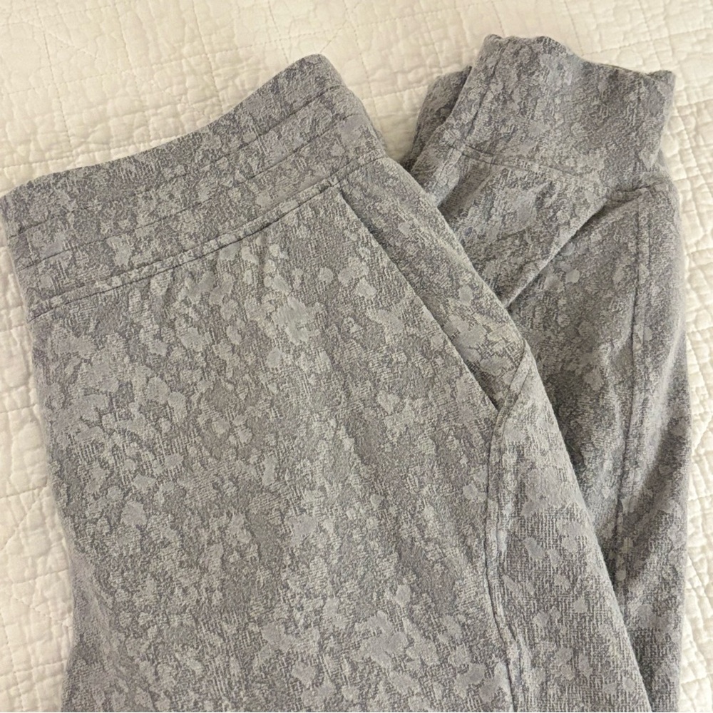 Lululemon athletica Ready to Rulu Classic-Fit
High-Rise Jogger size 10